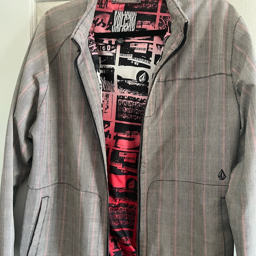 Vintage Volcom Gray and Red Lightweight Shirt Jacket with Graphic Lining